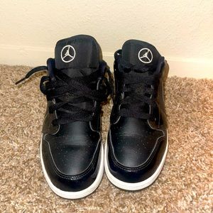 Jordan's retro 1 low, black and white, 5Y US, 6.5 Female, 5 Male.